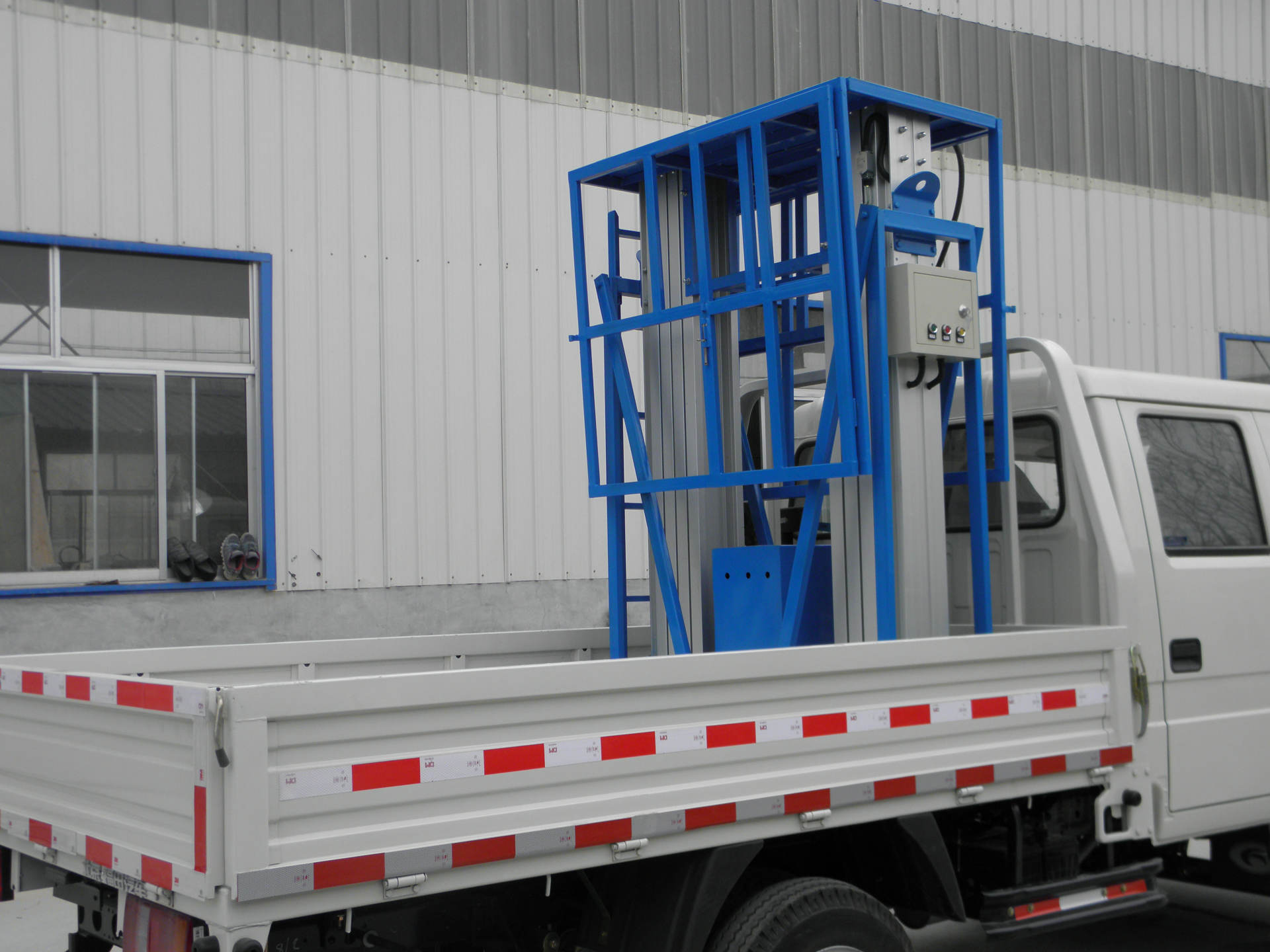 車載式鋁合金升降機(jī) 車載式鋁合金升降機(jī)